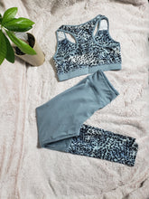 Carregar imagem no visualizador da galeria, Blue leopard legging set
