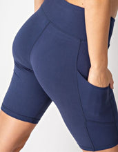 Carregar imagem no visualizador da galeria, Biker shorts with pockets
