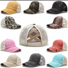 Carregar imagem no visualizador da galeria, Ponytail hat
