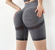Carregar imagem no visualizador da galeria, Seamless scrunch shorts
