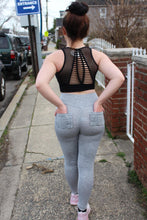 Load image into Gallery viewer, Scrunch yoga back pocket leggings
