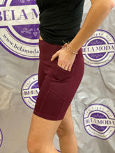 Carregar imagem no visualizador da galeria, Biker shorts with pockets
